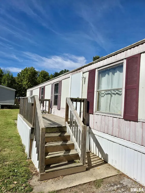36 Valley View Mobile Home Park ST, Taylorville, IL 62568