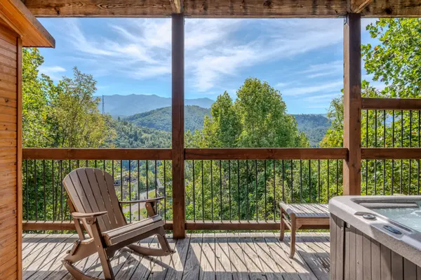 302 Pinnacle Dr, Gatlinburg, TN 37738