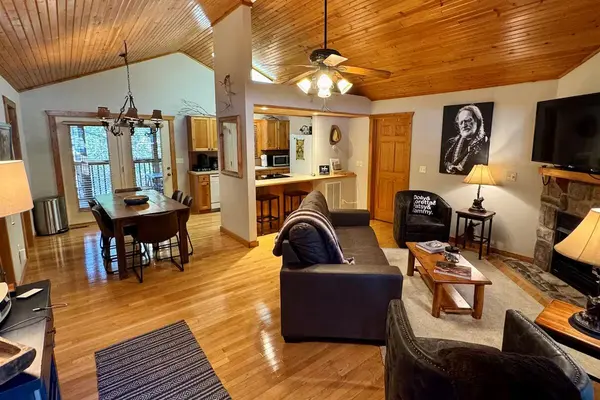 207 Cantwell LN #Cabin 77, Branson West, MO 65737