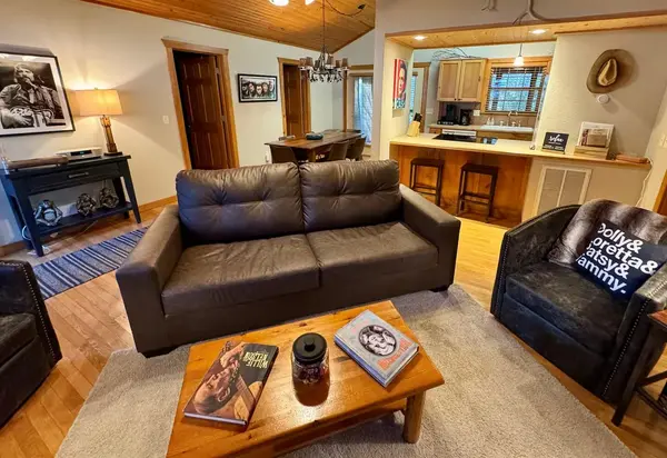 207 Cantwell LN #Cabin 77, Branson West, MO 65737
