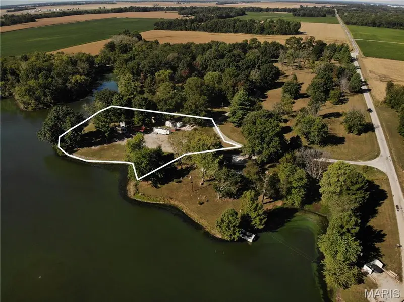 8354 Conservation RD, Alma, IL 62807