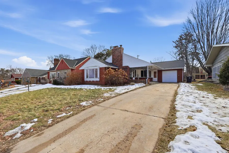 1030 Hyacinth AVE E, Saint Paul, MN 55106