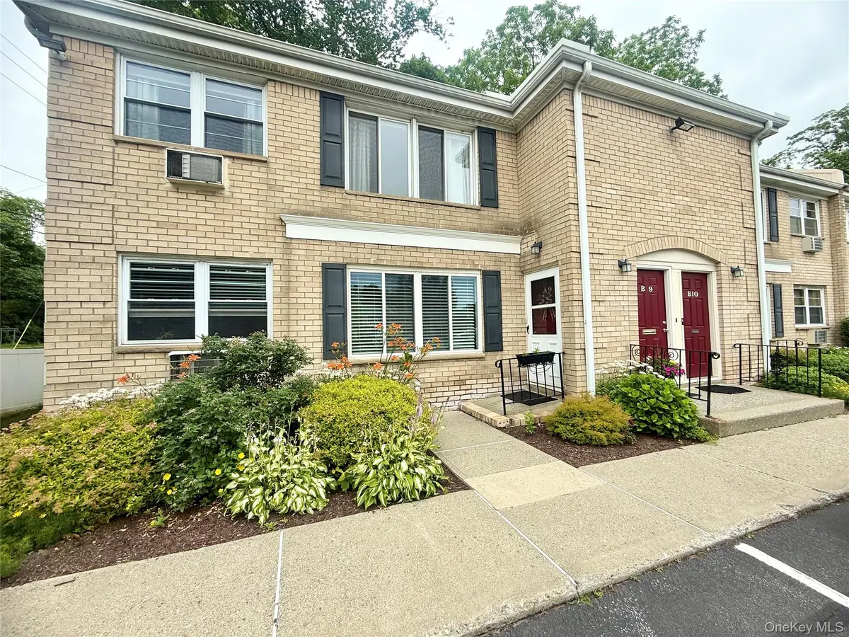 250 Beechwood AVE #9A, Poughkeepsie, NY 12601