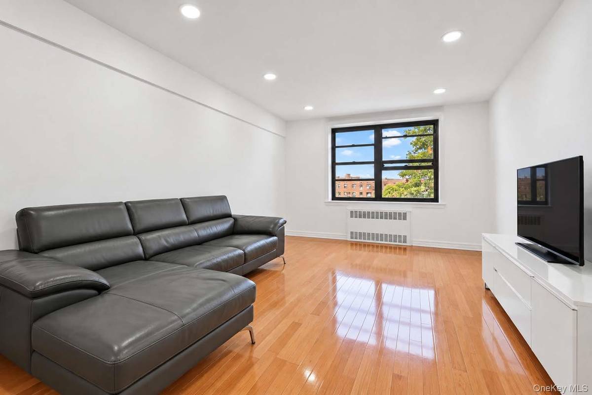 140-08 28th RD #5F, Flushing, NY 11354