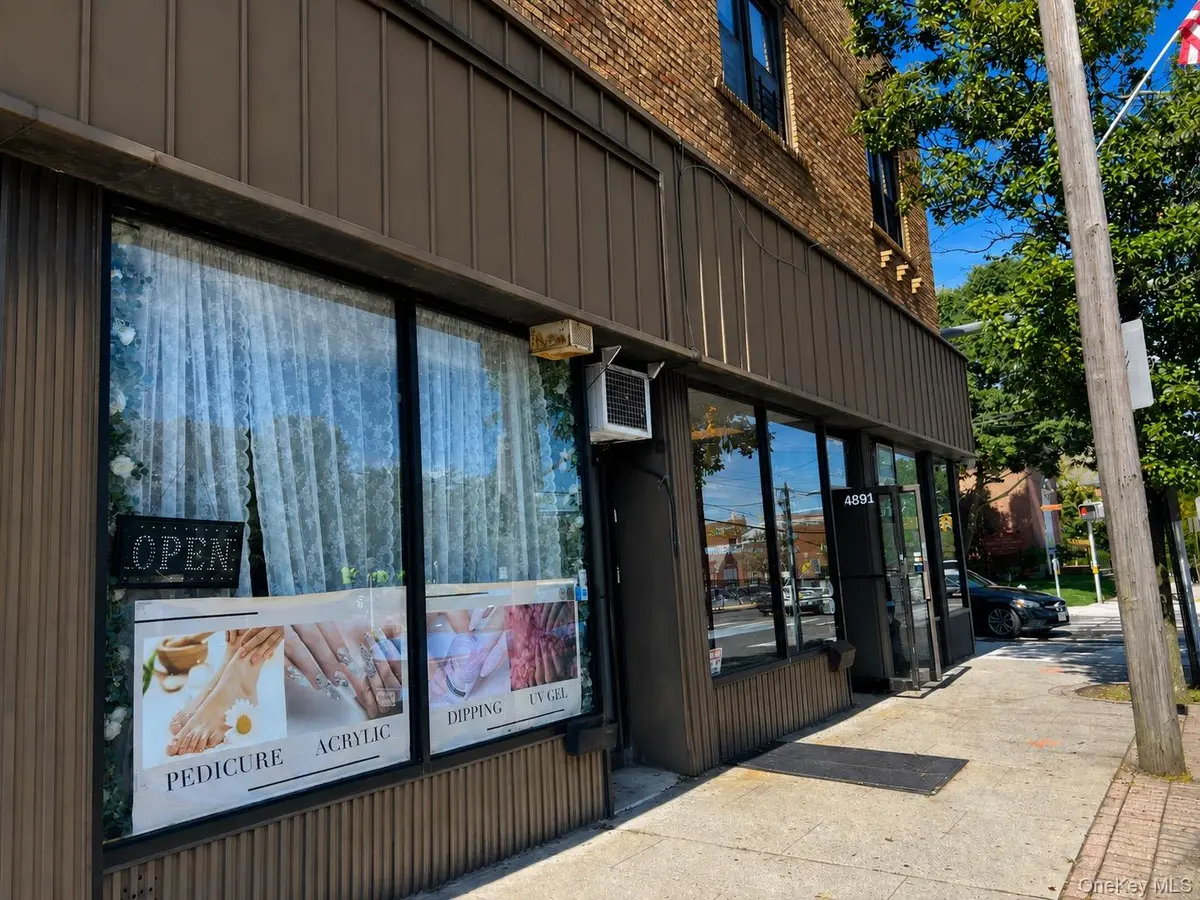 487-491 Willis AVE #489, Williston Park, NY 11596