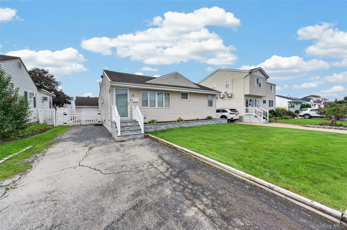 33 Hubbard AVE, Freeport, NY 11520
