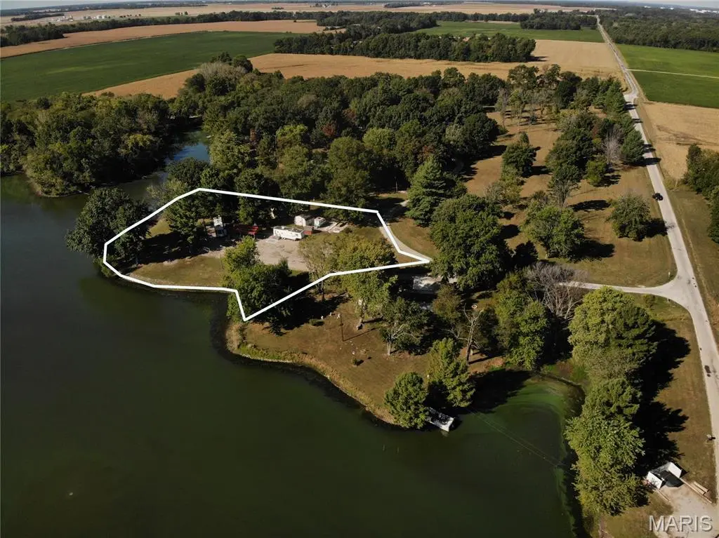 8354 Conservation RD, Alma, IL 62807