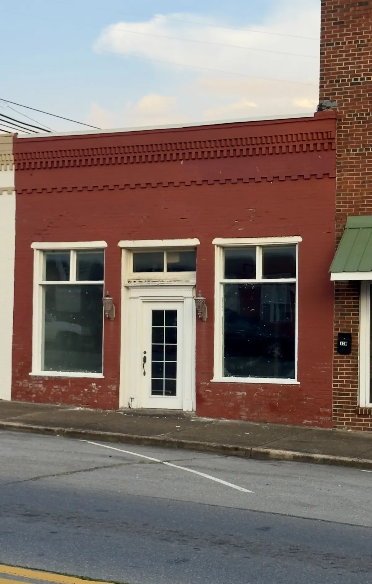 302 E Main St, Decherd, TN 37324