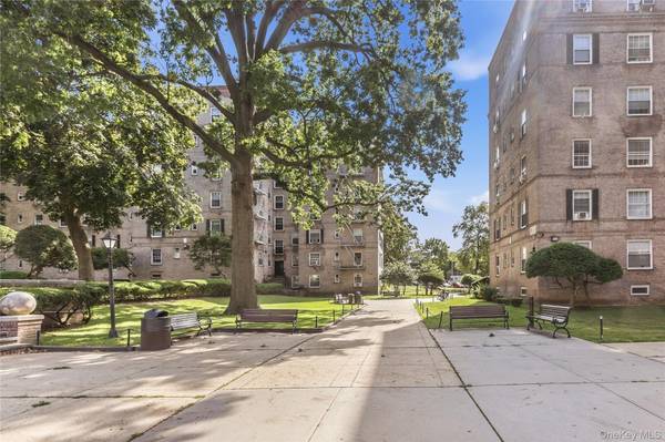 56-05 31 AVE ##2, Woodside, NY 11377