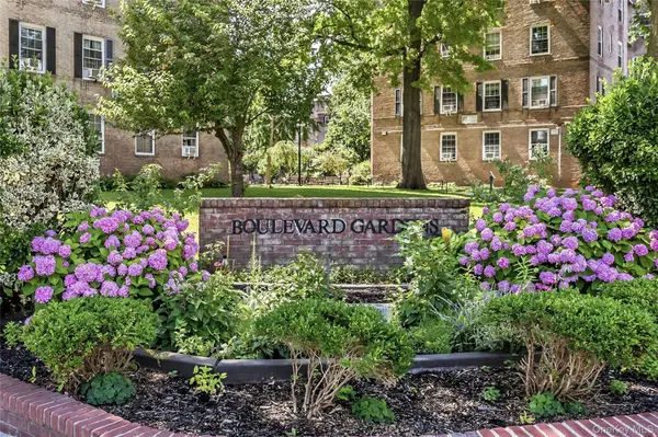 56-05 31 AVE ##2, Woodside, NY 11377