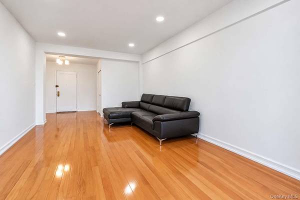 140-08 28th RD #5F, Flushing, NY 11354