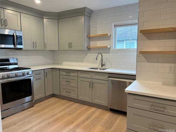 1353 Old Northern BLVD, Roslyn, NY 11576