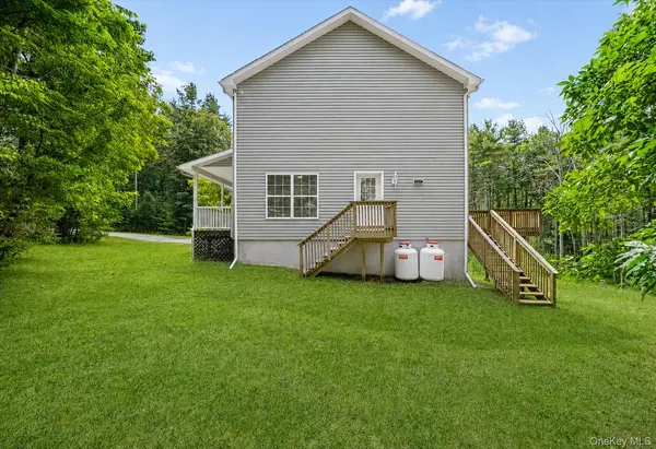 142 Split Rock DR, Barryville, NY 12719