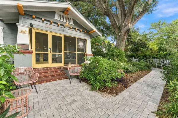 2121 DARTMOUTH AVE N, St Petersburg, FL 33713