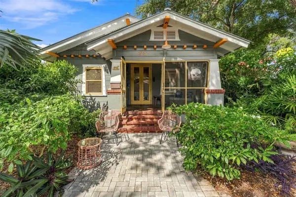 2121 DARTMOUTH AVE N, St Petersburg, FL 33713
