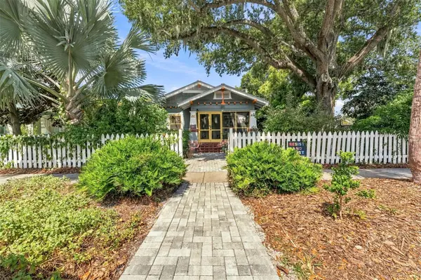 2121 DARTMOUTH AVE N, St Petersburg, FL 33713