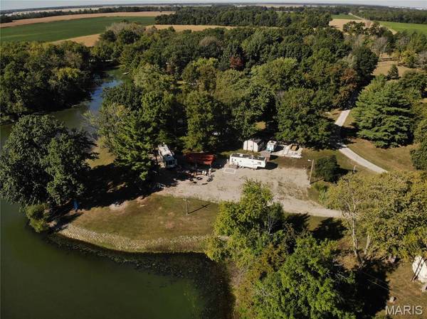 8354 Conservation RD, Alma, IL 62807