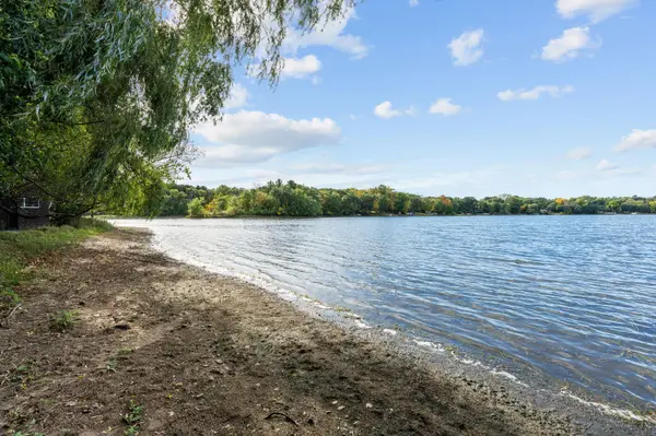 8274 Hidden Bay TRL N, Lake Elmo, MN 55042