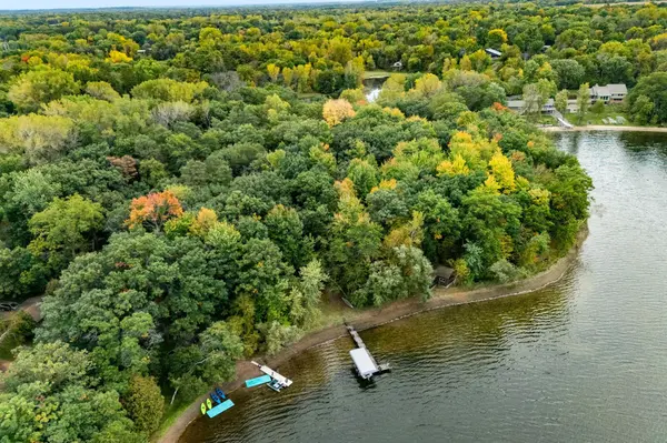 8274 Hidden Bay TRL N, Lake Elmo, MN 55042