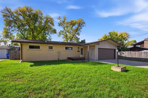 90 Cedar AVE N, Fargo, ND 58102