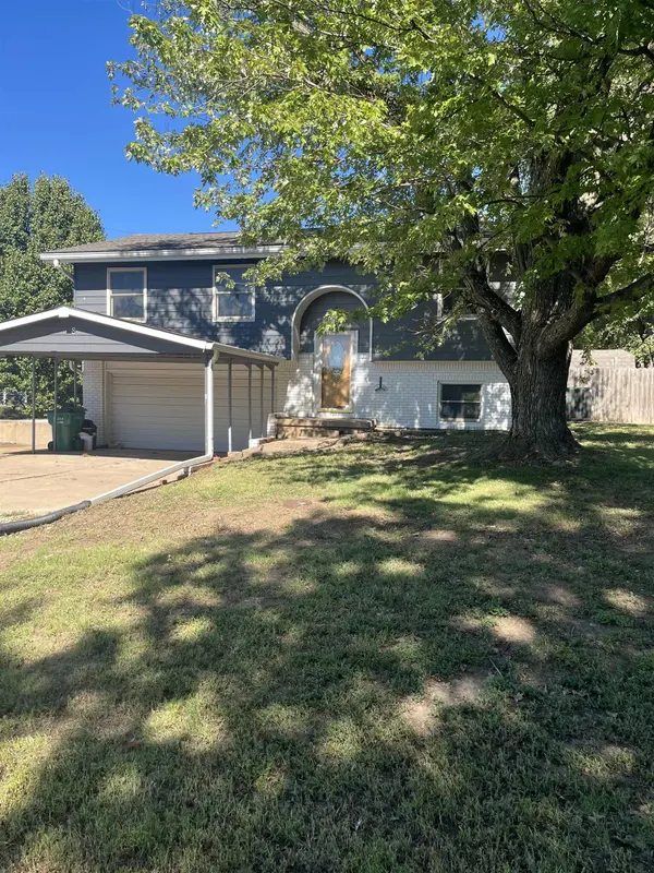 8 Park Rd, Rose Hill, KS 67133