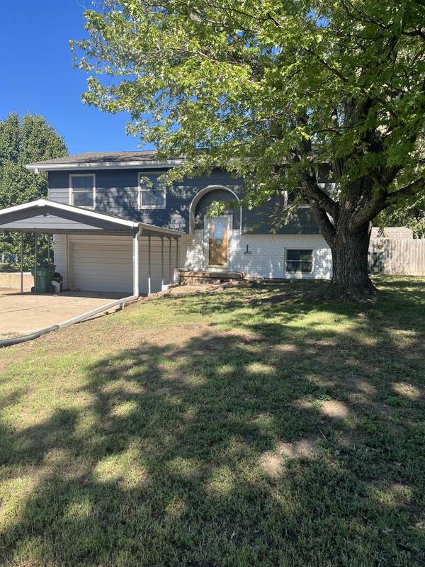 8 Park Rd, Rose Hill, KS 67133