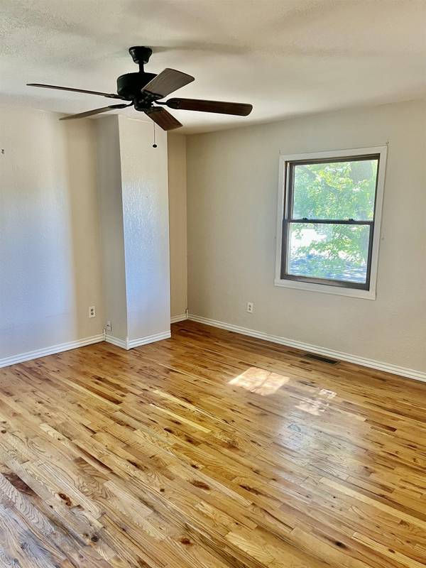 8 Park Rd, Rose Hill, KS 67133