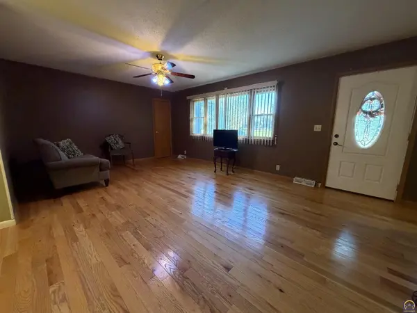 1007 Whittier St, Emporia, KS 66801