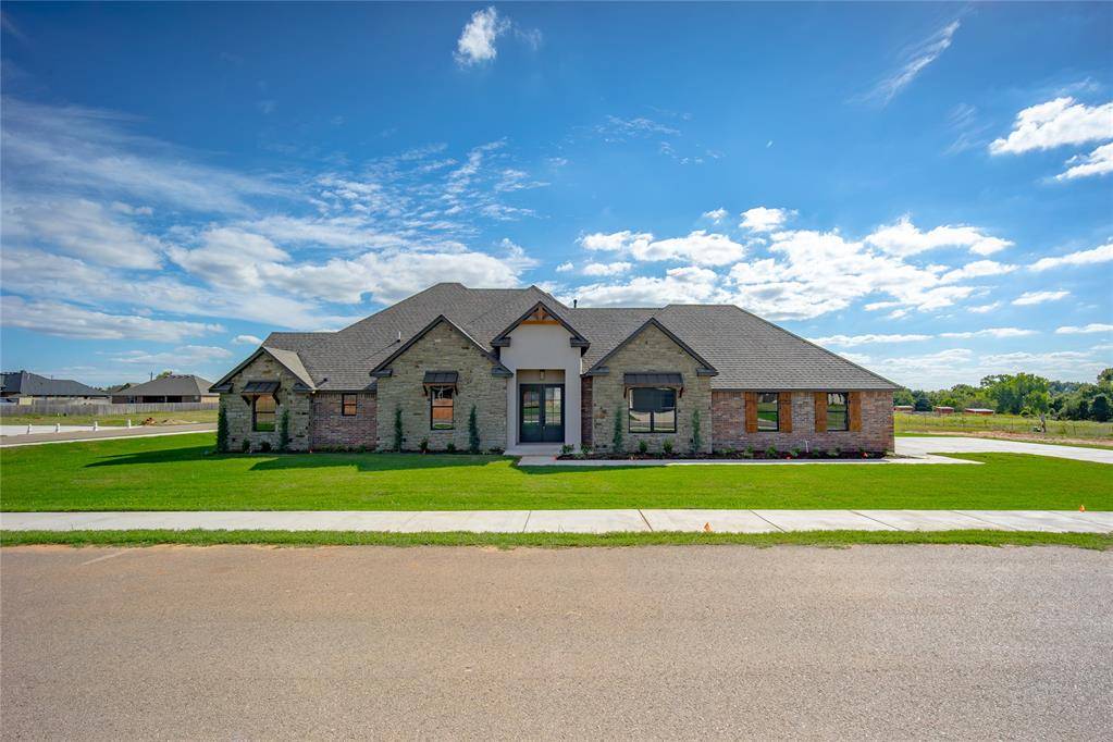 140 W Lynn DR, Mustang, OK 73064