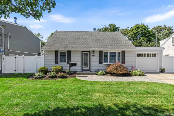 139 Arlyn DR, Massapequa, NY 11758
