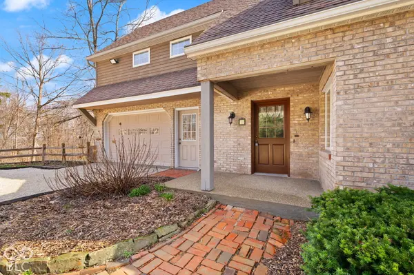 925 W Oakwood LN, Paoli, IN 47454