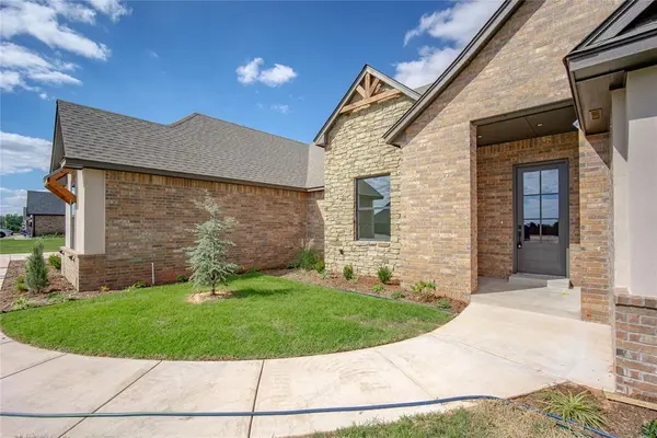 109 W Duane DR, Mustang, OK 73064