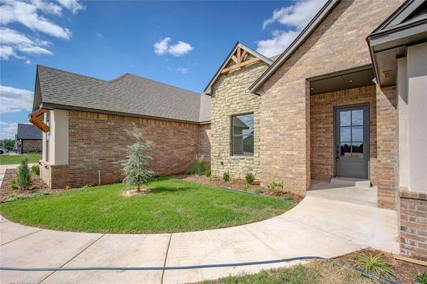 109 W Duane DR, Mustang, OK 73064