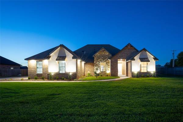 109 W Duane DR, Mustang, OK 73064