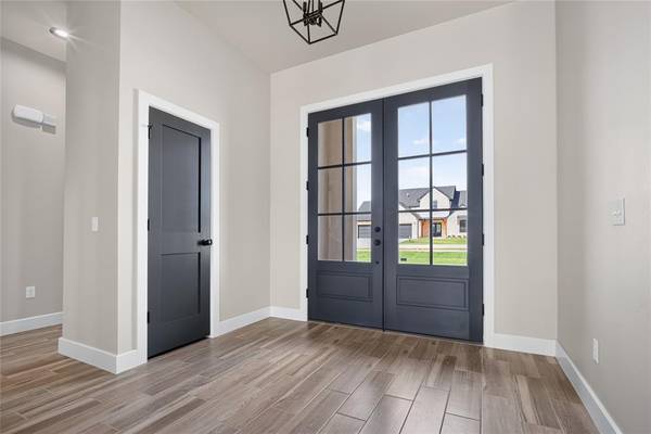 140 W Lynn DR, Mustang, OK 73064