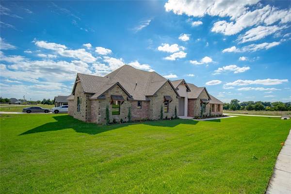 140 W Lynn DR, Mustang, OK 73064