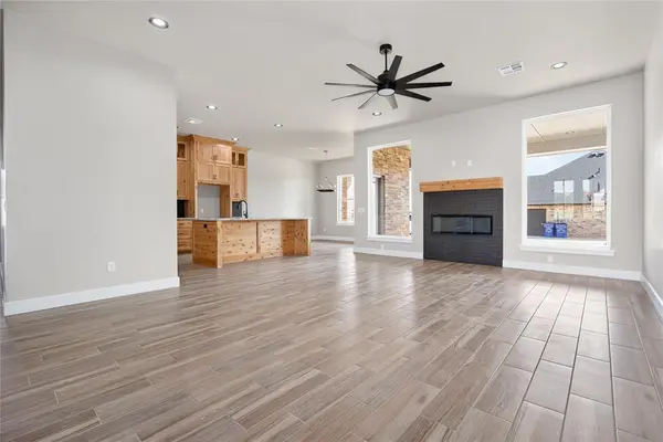 140 W Lynn DR, Mustang, OK 73064