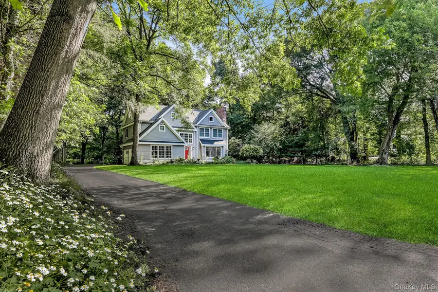 32 Bayard LN, Suffern, NY 10901