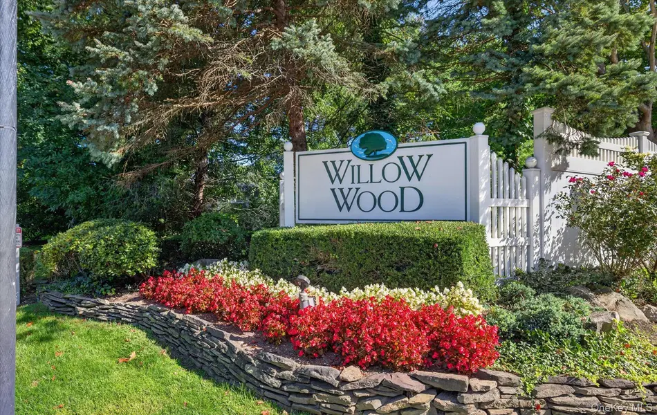 5 Monitor RD, Smithtown, NY 11787