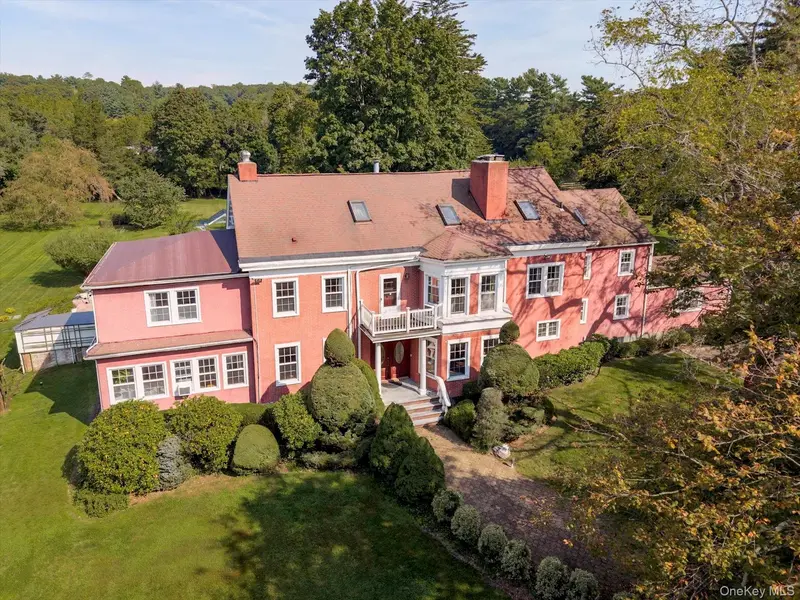 47 Red Ground RD, Old Westbury, NY 11568