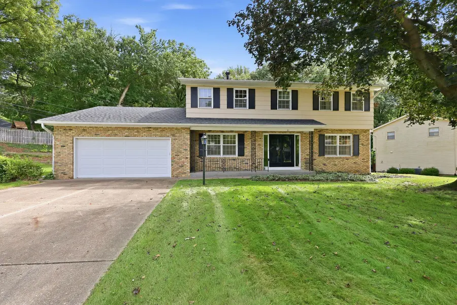 21 Estate CT, Bettendorf, IA 52722