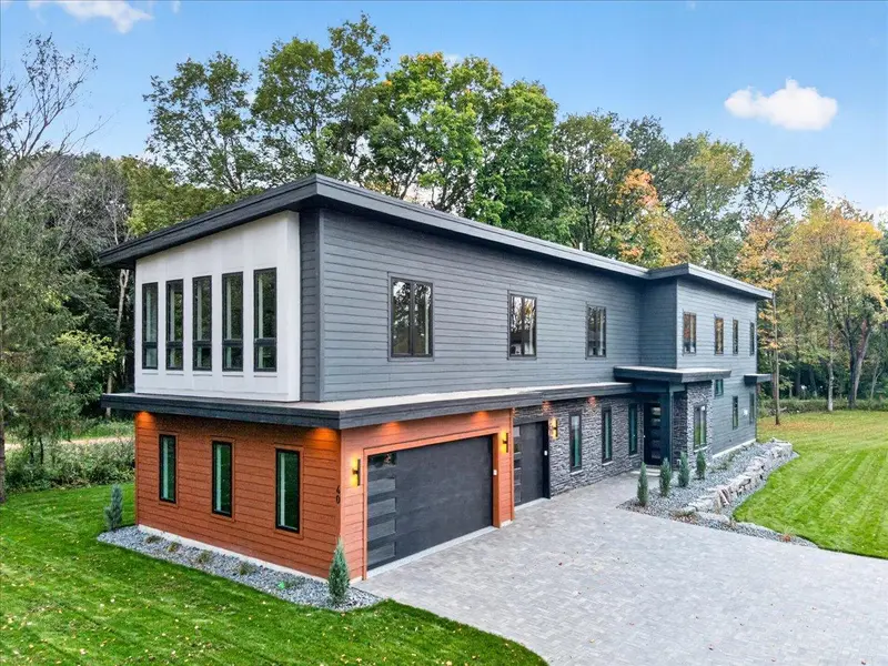 40 Lilah LN, Tonka Bay, MN 55331