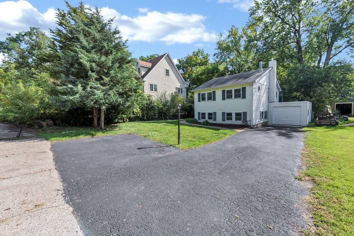 21855 W 4th ST, Lake Villa, IL 60046