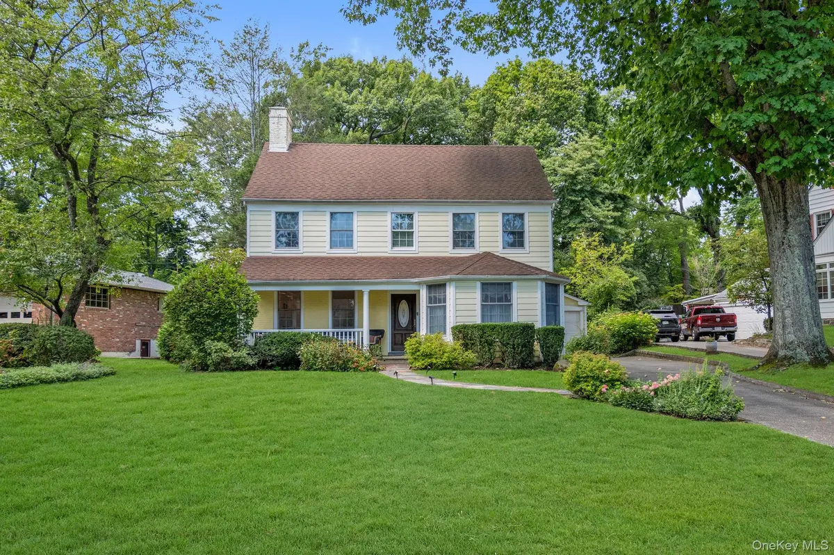 86 Summit RD, Port Washington, NY 11050