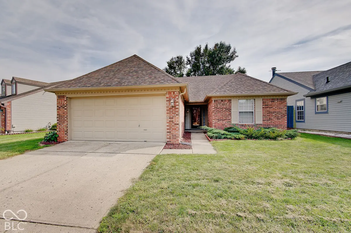1531 Lake Point LN N, Greenwood, IN 46142