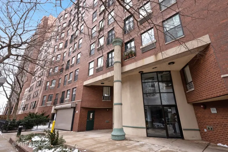 711 W Gordon TER #813, Chicago, IL 60613
