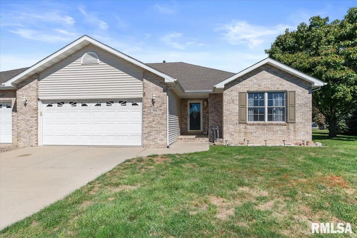 703 Burberry LN, Rochester, IL 62563