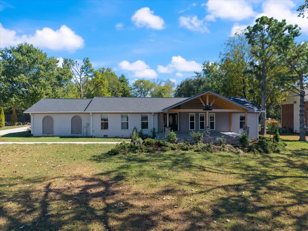 1037 S Brookside Dr, Gallatin, TN 37066