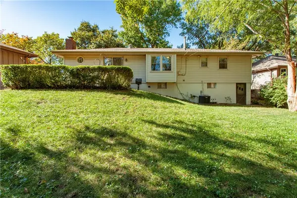 1913 Colony LN, Independence, MO 64058
