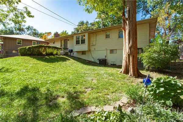 1913 Colony LN, Independence, MO 64058